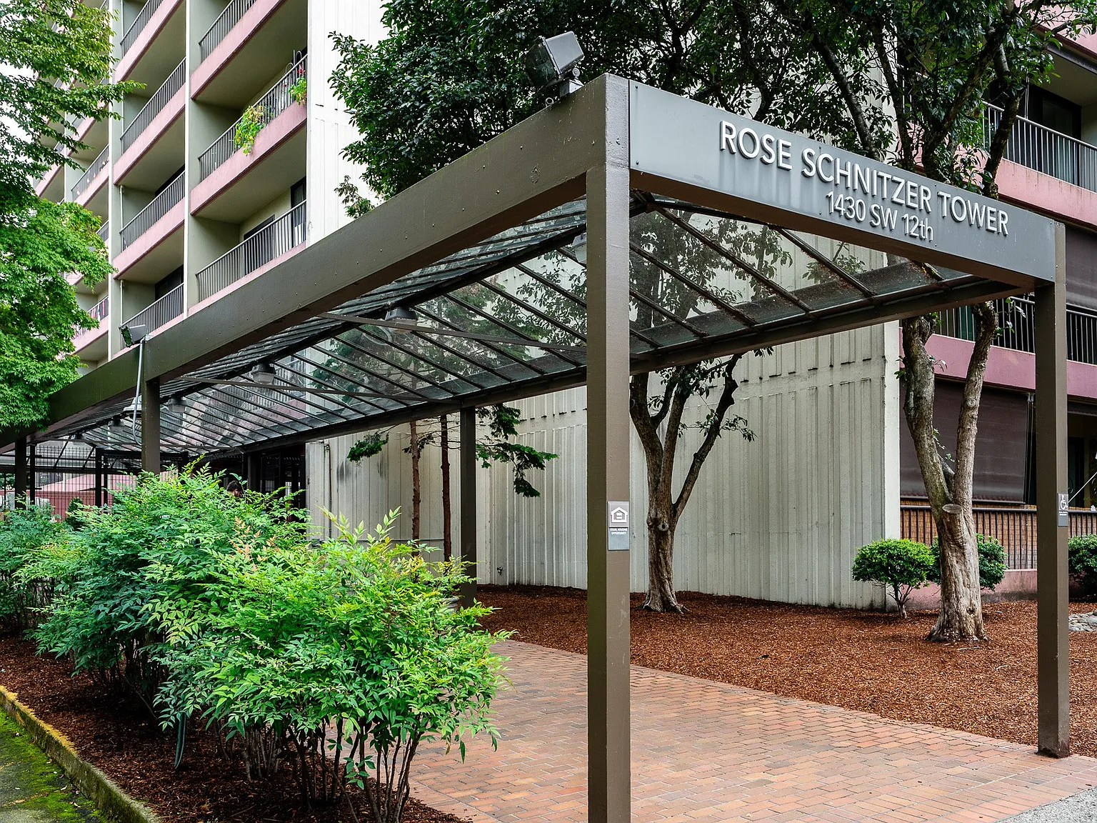 Rose Schnitzer Tower Apartments — Photo 2