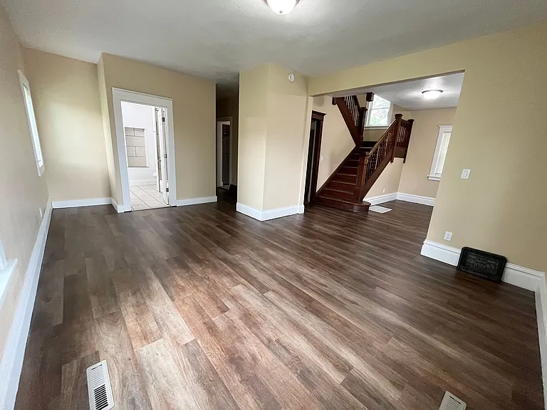 223 N Minnesota Ave — Photo 5