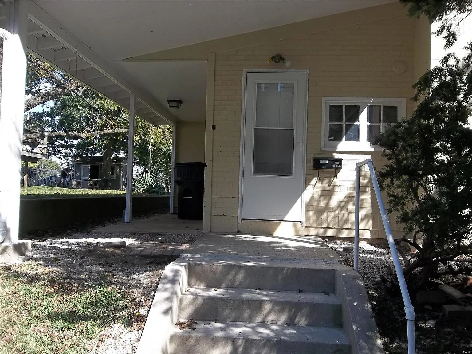 623 Saint Clair Ave photo 1