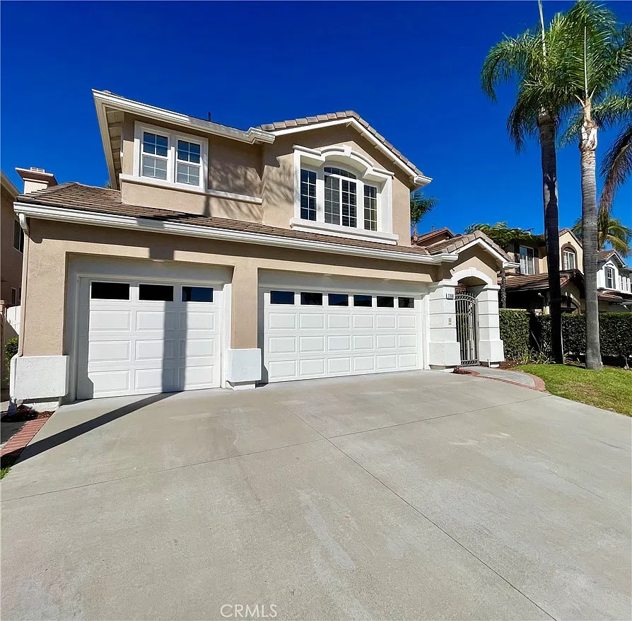 4 bed, 2277 sqft, $5,700 — Photo 1