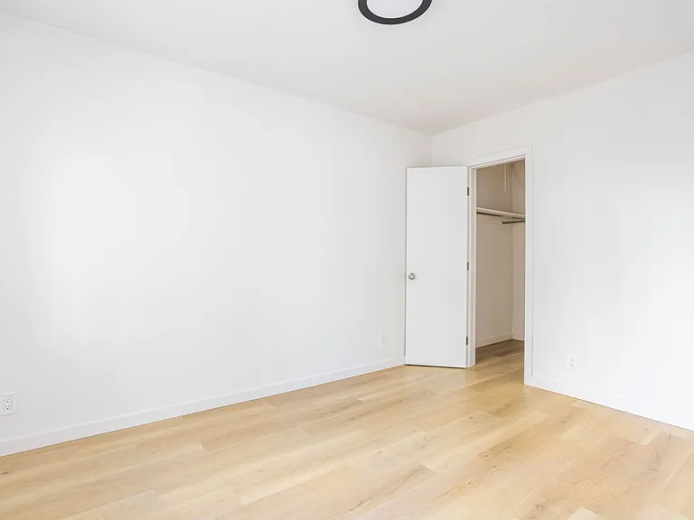1811 Tamarind Ave — Photo 45