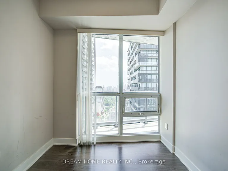 30 Roehampton Ave #2902 — Photo 20