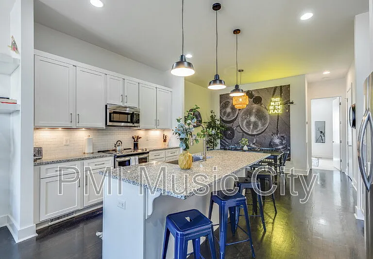 1027 Wedgewood Ave — Photo 4