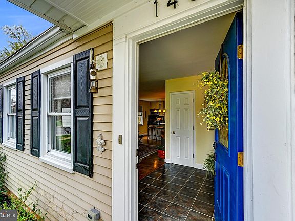 3rd image of 148 Sanford Ave