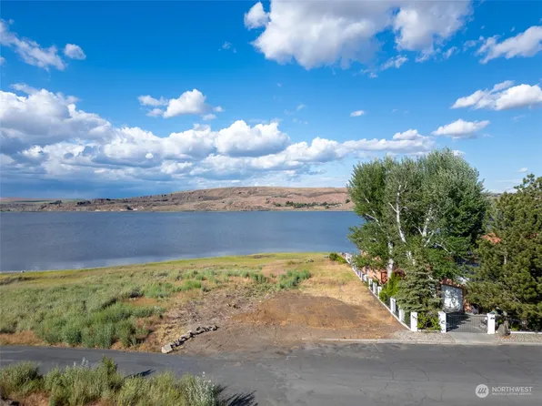 442 Lakeshore Drive, Soap Lake, WA 98851
