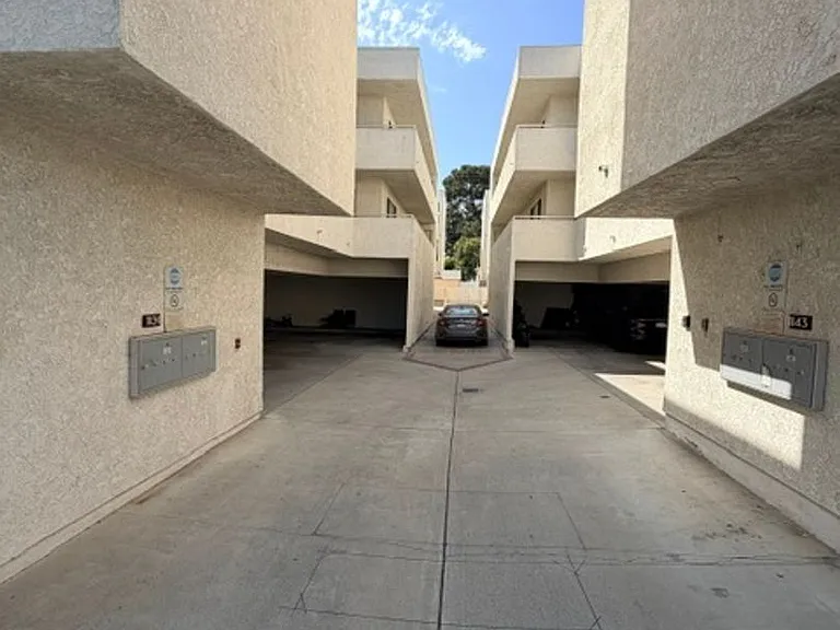 422 — Photo 12
