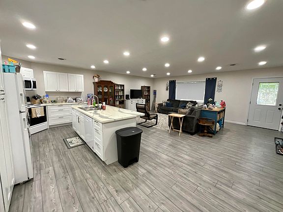 3rd image of 109 N Bryan Avenue