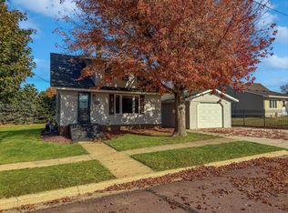 440 Prairie Ave, Lake Wilson, MN 56151