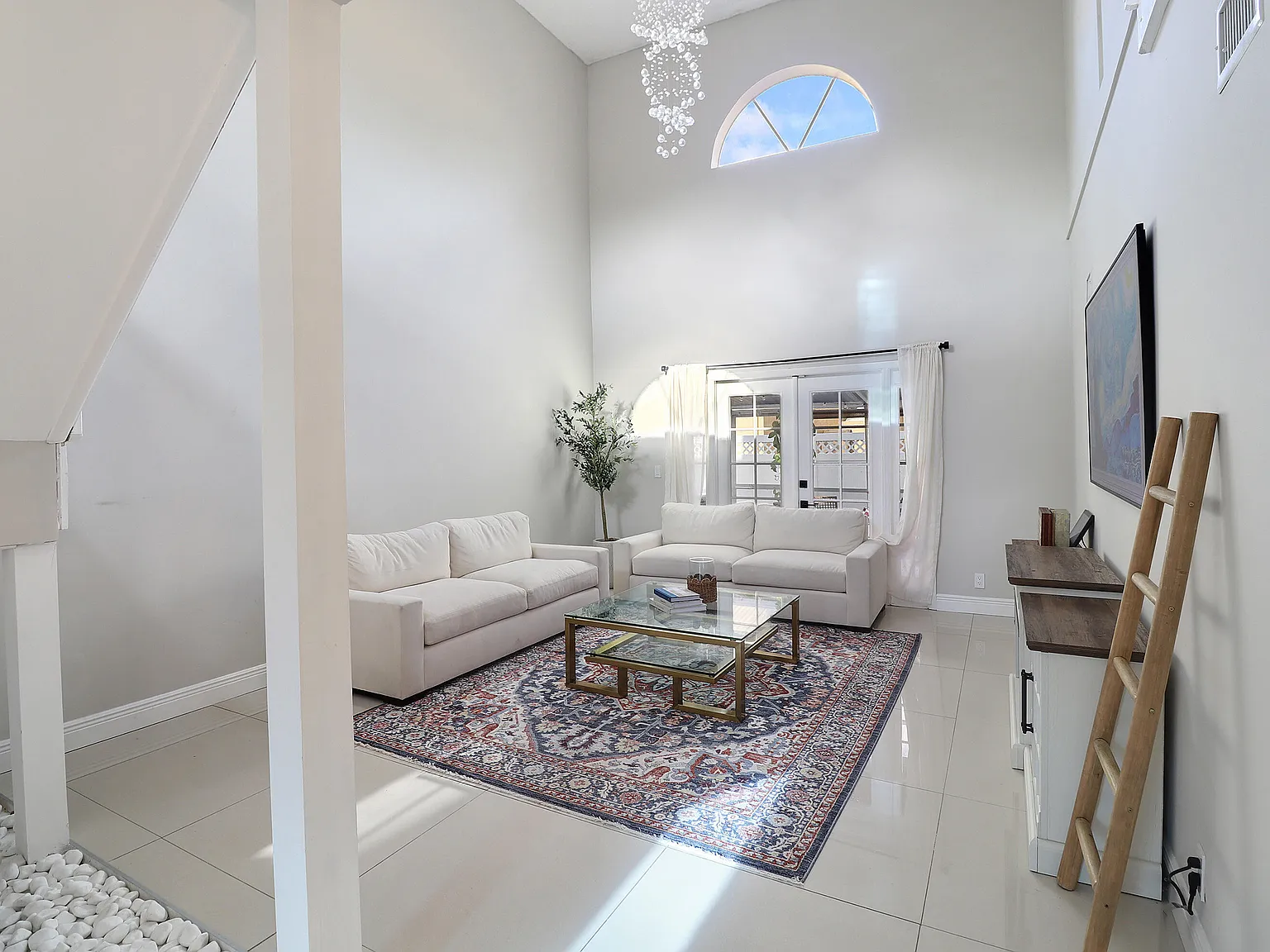 3 bed, 2.5 bath, 2105 sqft, $3,500 — Photo 3
