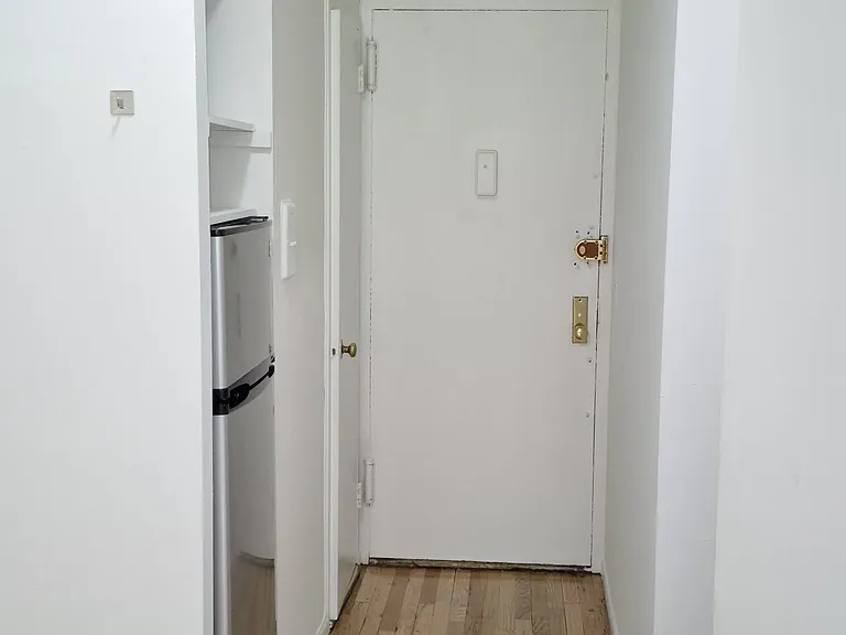 229 E 29th St #5K — Photo 17