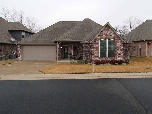 3rd image of 413 Foxwoods Ct