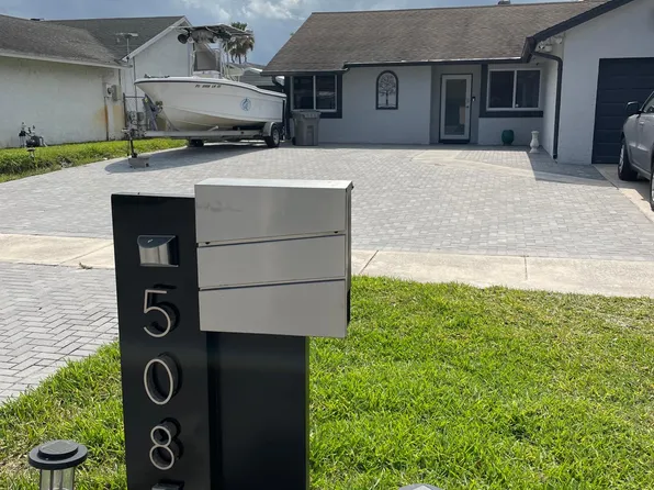 5087 El Claro E, West Palm Beach, FL 33415