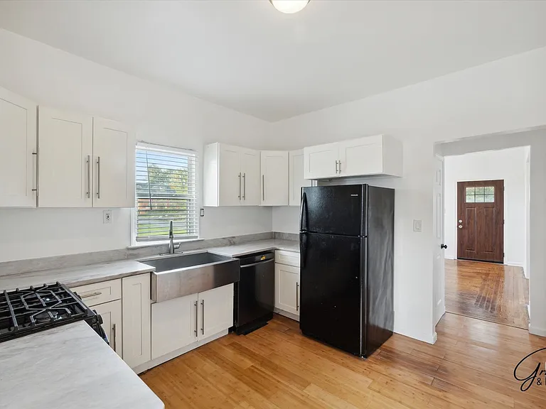 242 Harmon St — Photo 14