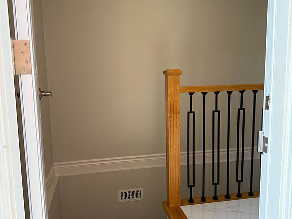 3rd image of 58 Squire Dr