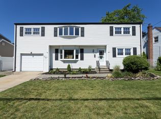 602 Tabor Pl, East Meadow, NY 11554