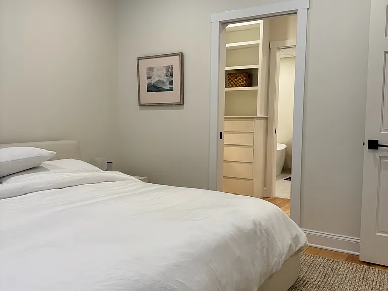 40 College St #207 — Photo 42