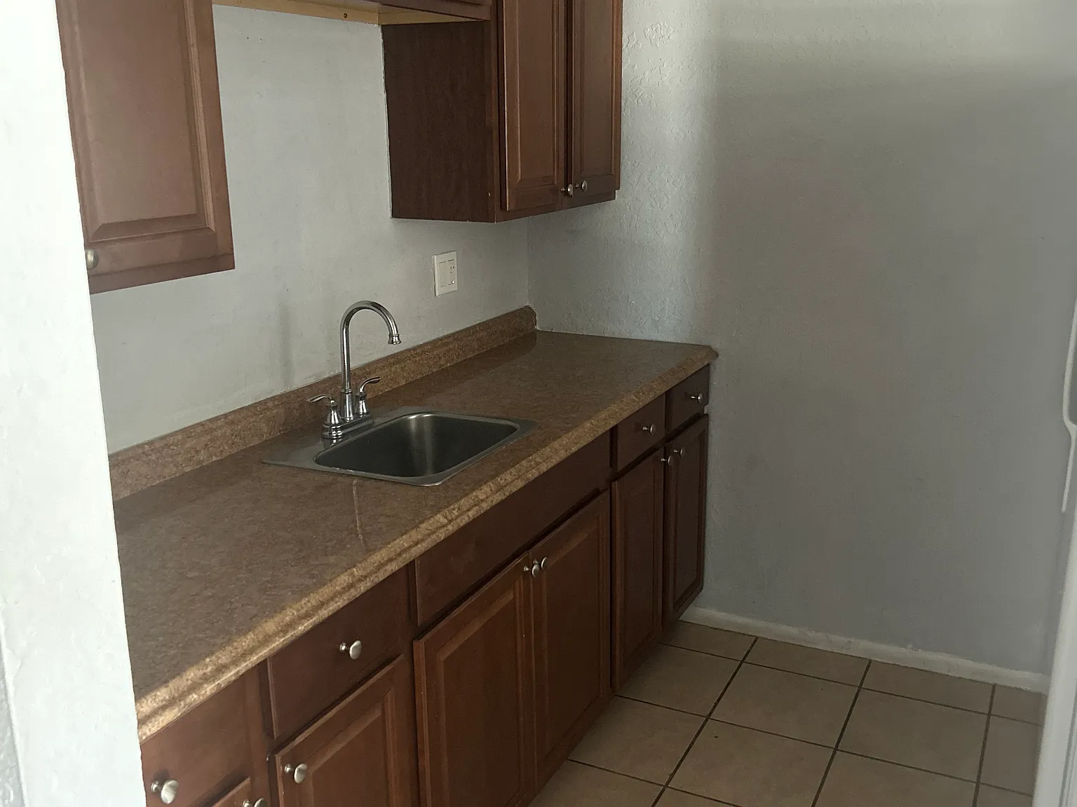 1 bed, 700 sqft, $1,325 — Photo 3