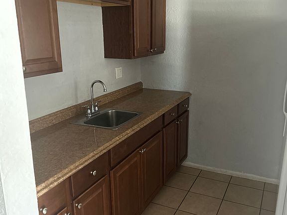3rd image of 1132 Auburn St APT 201