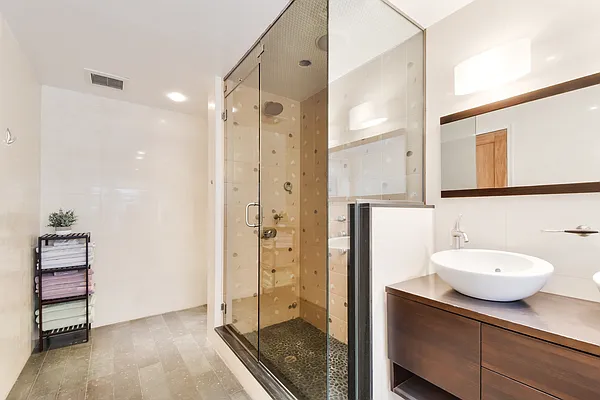 Rented by Oxford Property Group | media 10