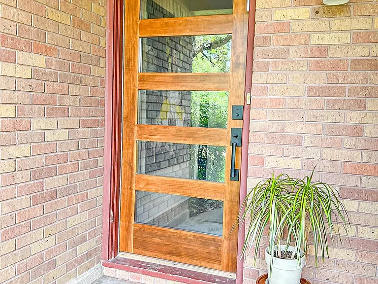 205 W Covington Dr — Photo 3