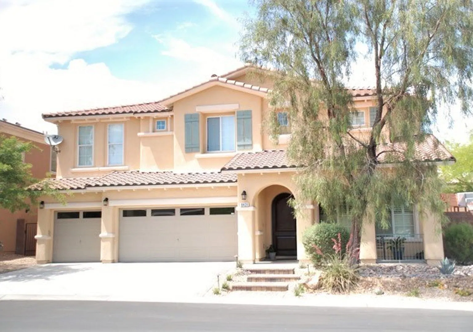 5 bed home, bed and full bath downstairs. 3 car garage, pool, spa — Photo 1