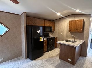 415 N East St TRAILER 221, Arlington, TX 76011