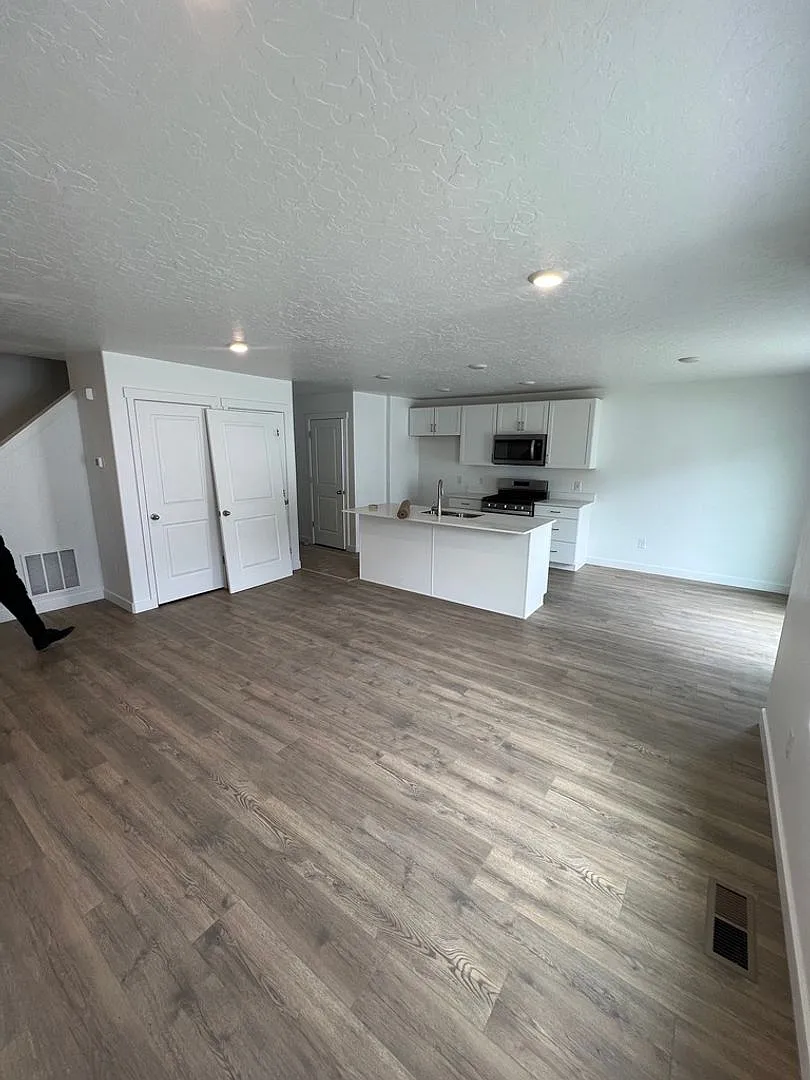 3718 W 930 N — Photo 3