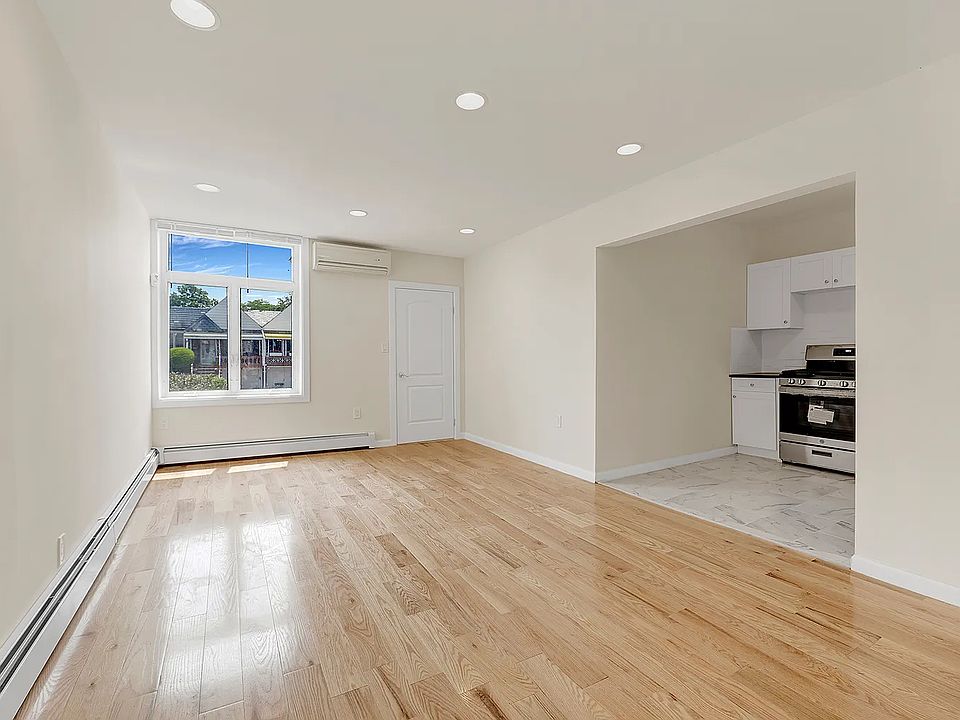 1st image of 18305 Dunlop Ave