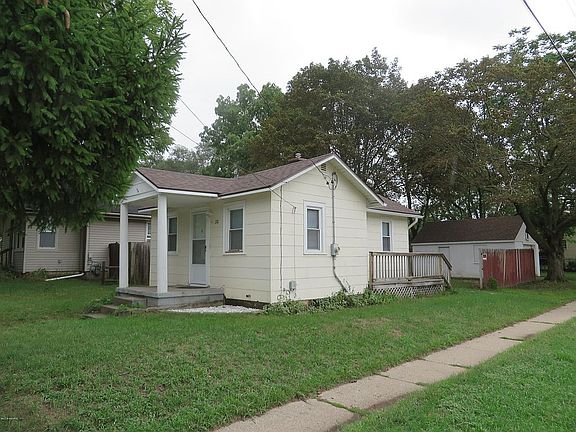 2nd image of 210 Janet St SE
