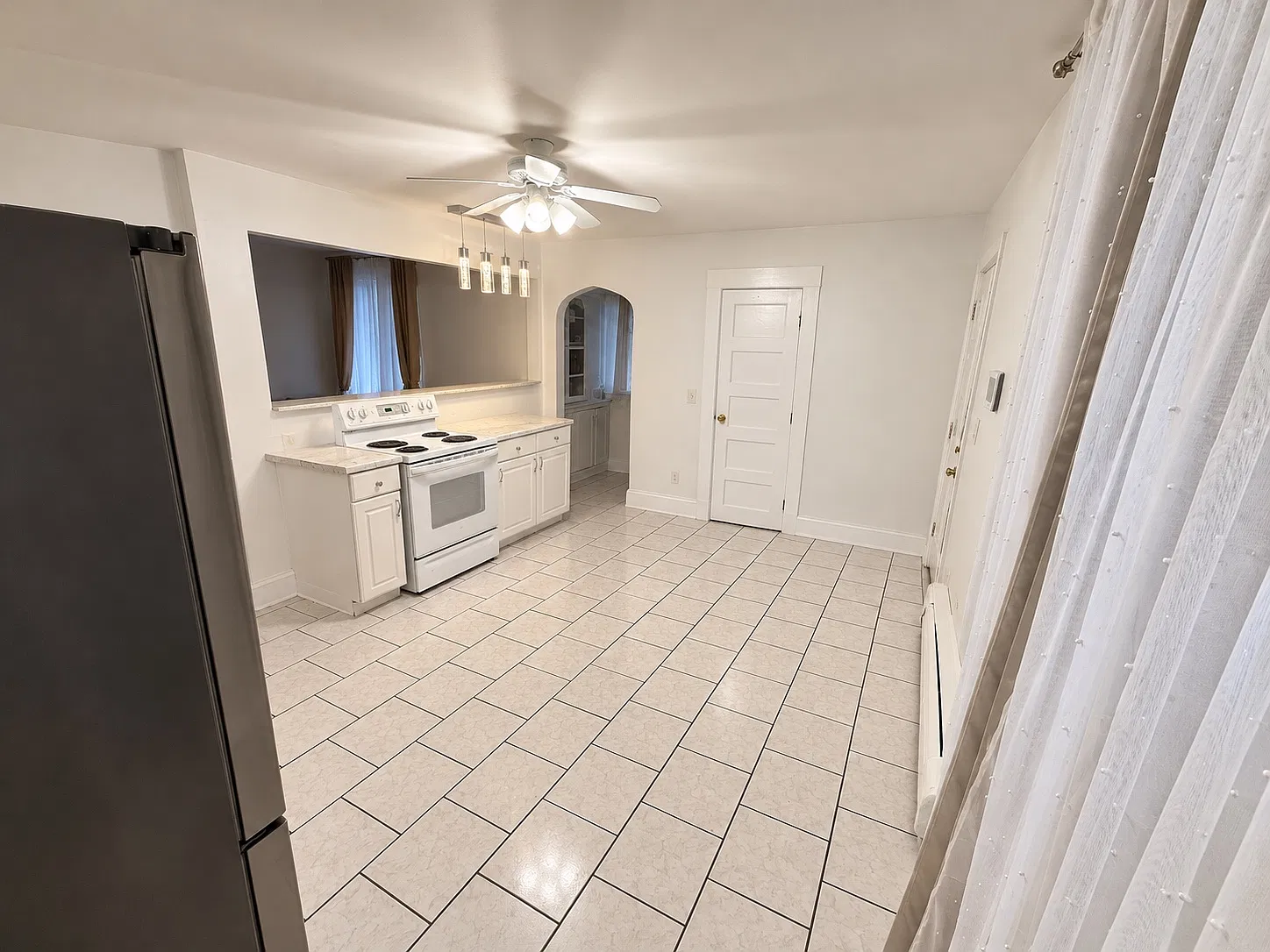 2 bed, 1.5 bath, 958 sqft, $2,295 — Photo 3