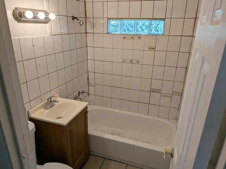 10810 Cambridge Ave — Photo 4