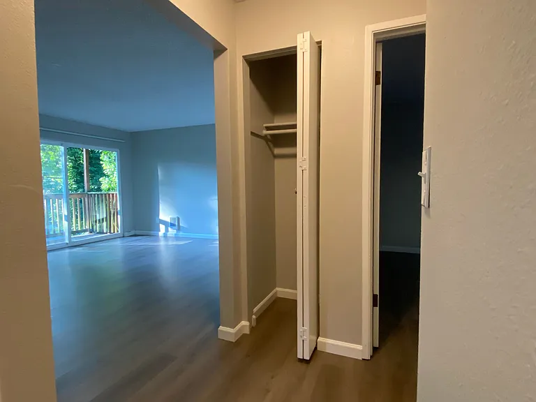 1011 SW Curry St #10 — Photo 7
