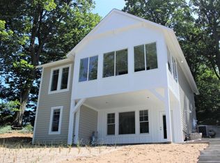 429 Crest Dr, Holland, MI 49424