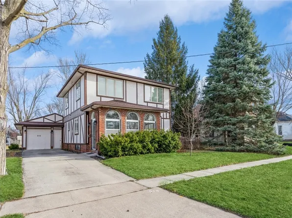 514 S 6th Ave W, Newton, IA 50208