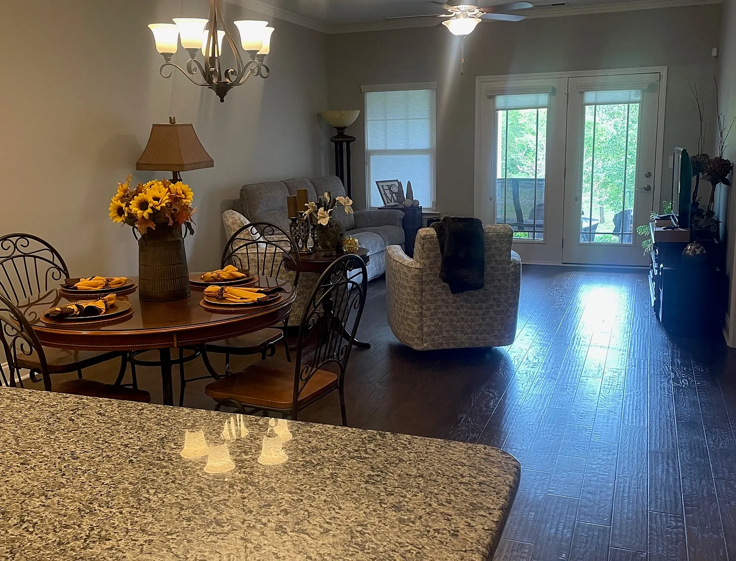 2 bed, 2018 sqft, $2,650 — Photo 4