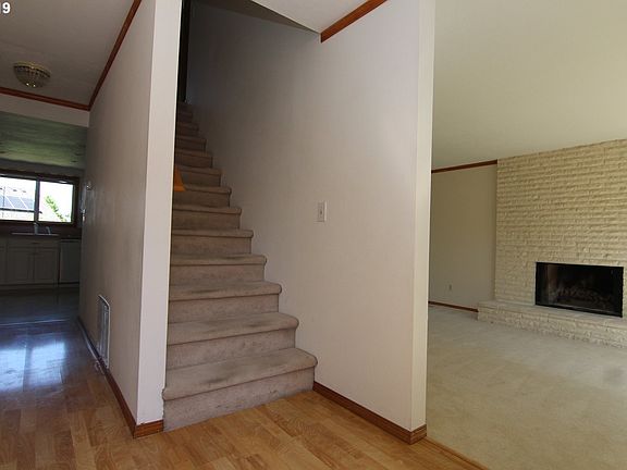 3rd image of 885 NW Darnielle St