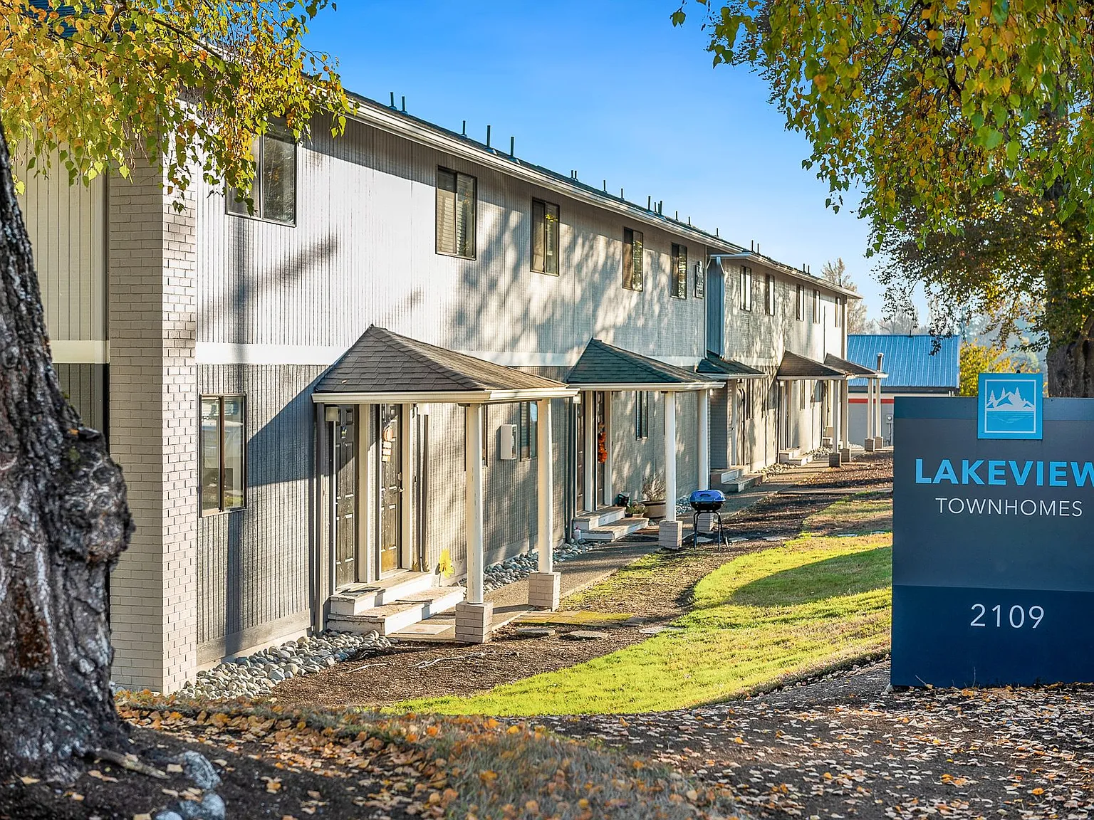 LSLV Lakeshore Lakeview — Photo 1