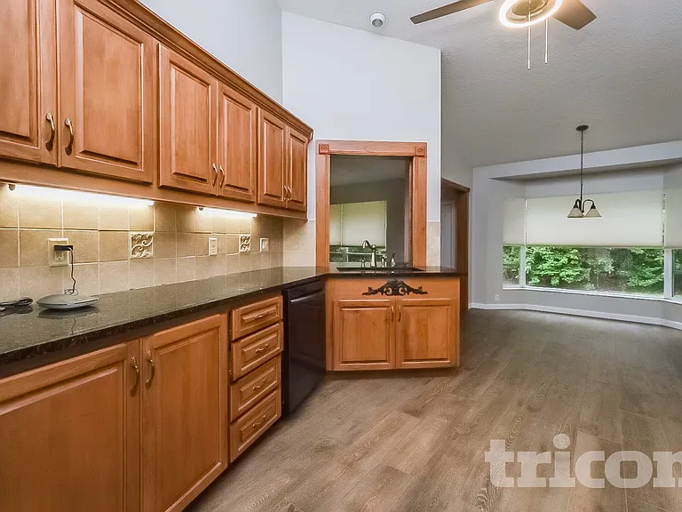 36 Redbay Ct W — Photo 6