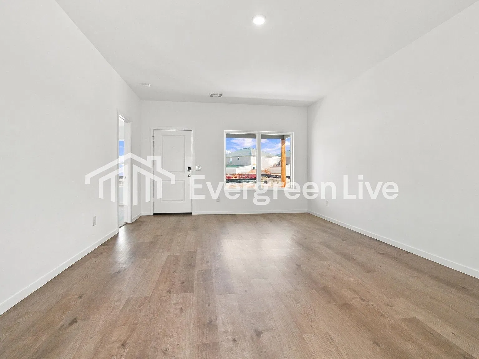 4 bed, 2.0 bath, 1470 sqft, $1,470 — Photo 3