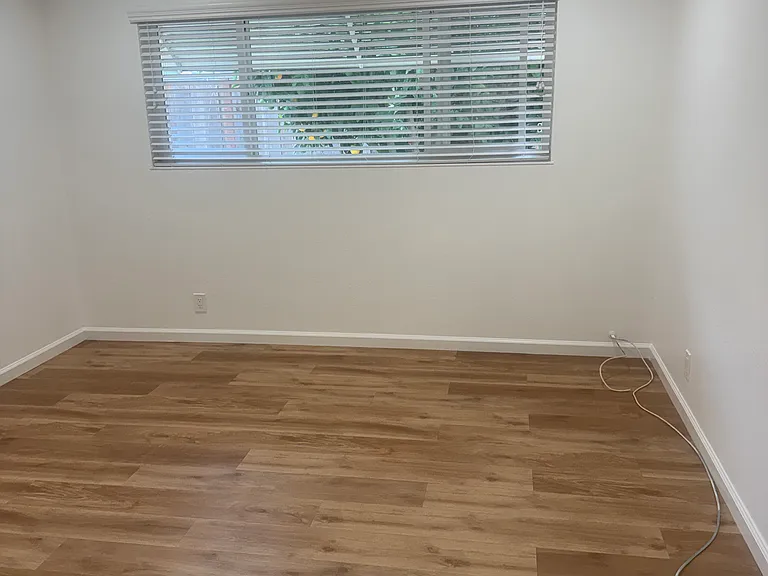 183 S Bayview Ave #4 — Photo 4