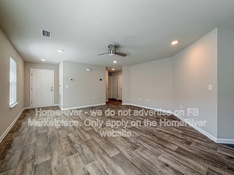 3 bed, 2.0 bath, 1403 sqft, $2,295 — Photo 4
