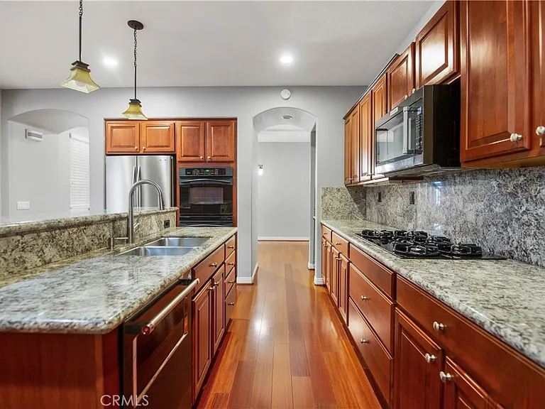 1 Bower Ln — Photo 16