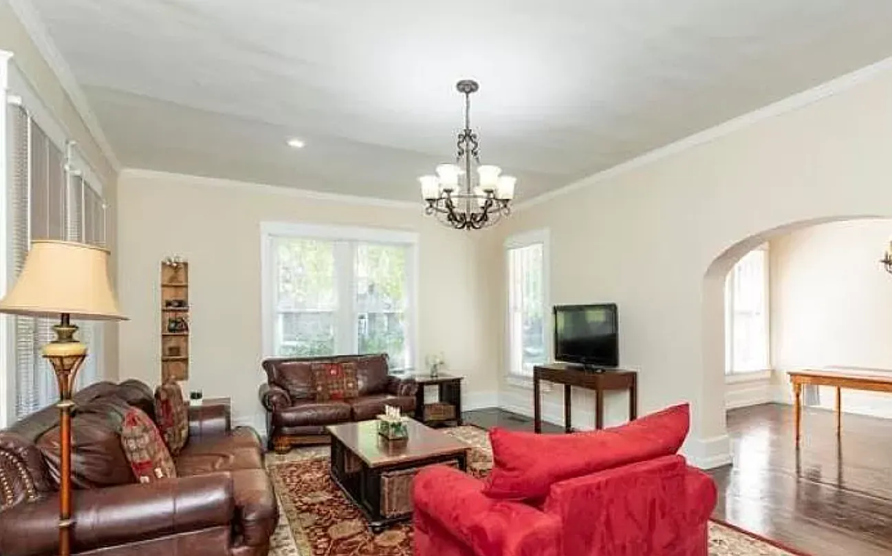 5 bed, 4000 sqft, $3,400 — Photo 3