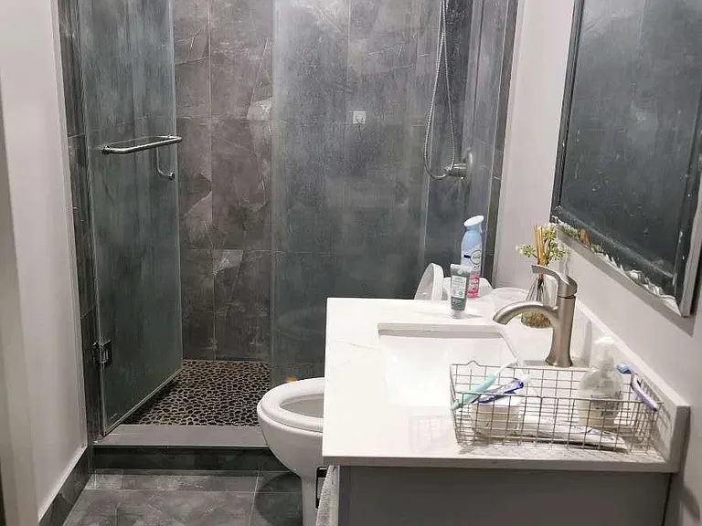 253 Palmerston Ave #MAIN FL BR — Photo 3