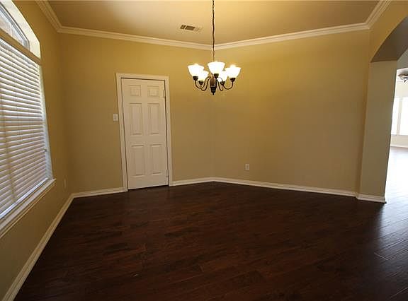 3rd image of 1032 Hosington Dr
