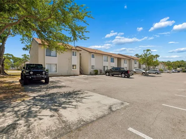 2725 Hidden Lake Blvd, Sarasota, FL