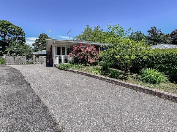 1113 Valley Ct, Oshawa, ON L1J 3M4