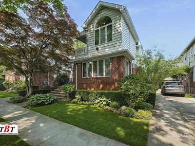 995 E 21st St, Brooklyn, NY, 11210