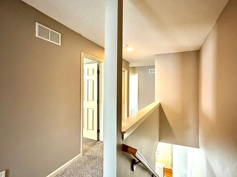 224 N Hedge Ln — Photo 17
