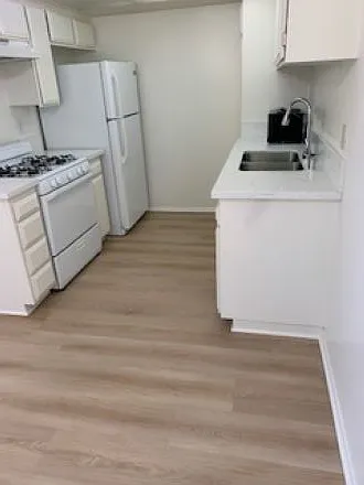2 bed, $4,900 — Photo 4